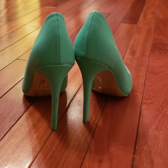 Never worn! - Picture 2 of 5